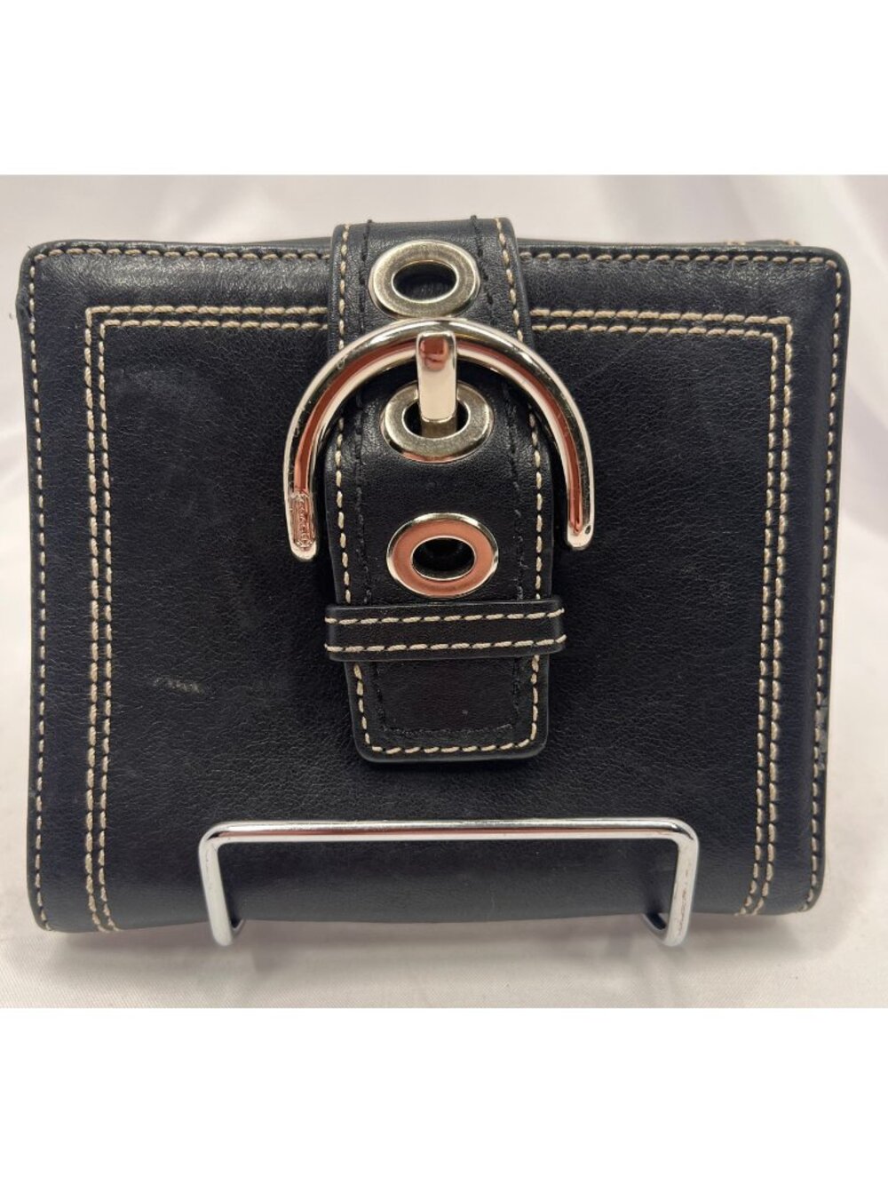 Coach Soho Black Leather Bifold Wallet Horseshoe Buckle White Stitch Y2K